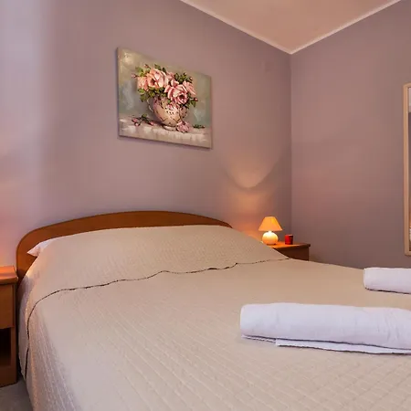 Apartment Roma *