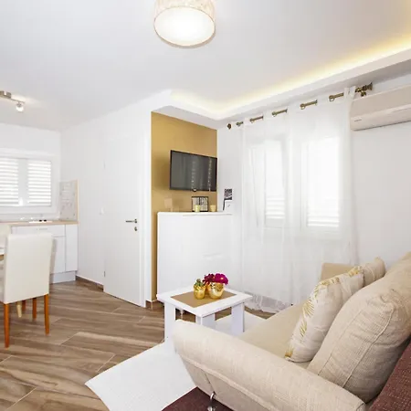 Roma Apartment *