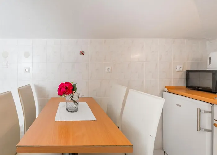 Roma Apartmán *